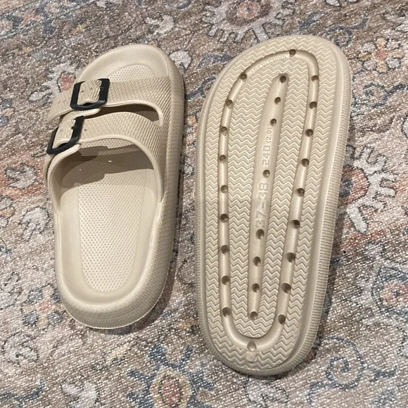 Sandals - Picture 2 of 2